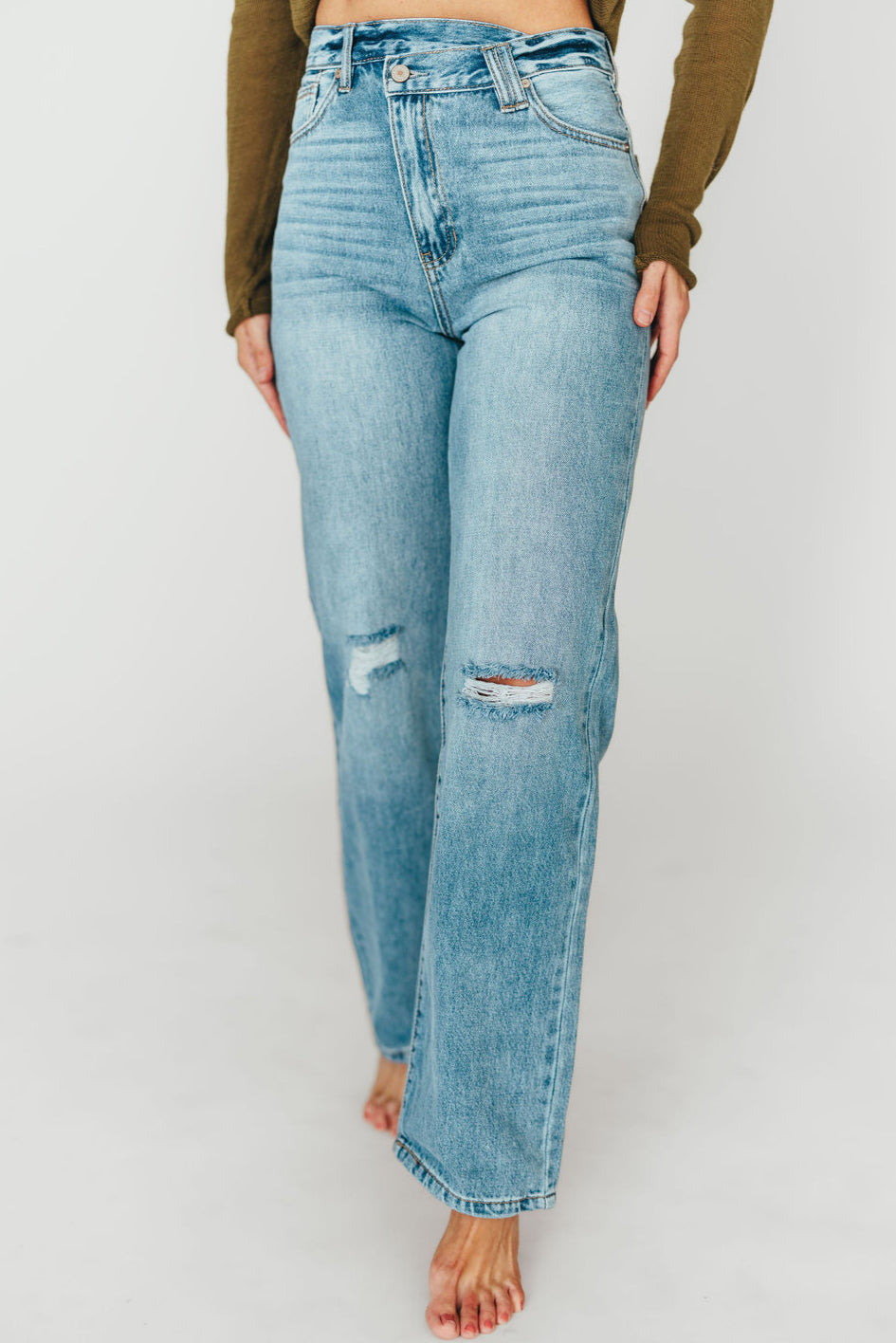 Tiffany 90s High-Rise Crisscross Waist Straight Jeans in Light Wash