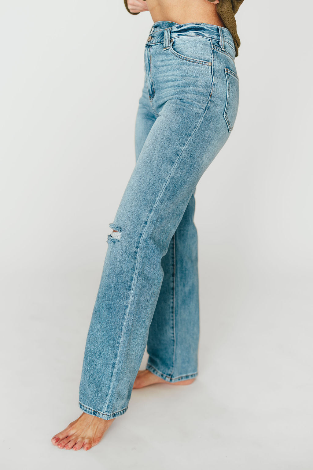 Tiffany 90s High-Rise Crisscross Waist Straight Jeans in Light Wash