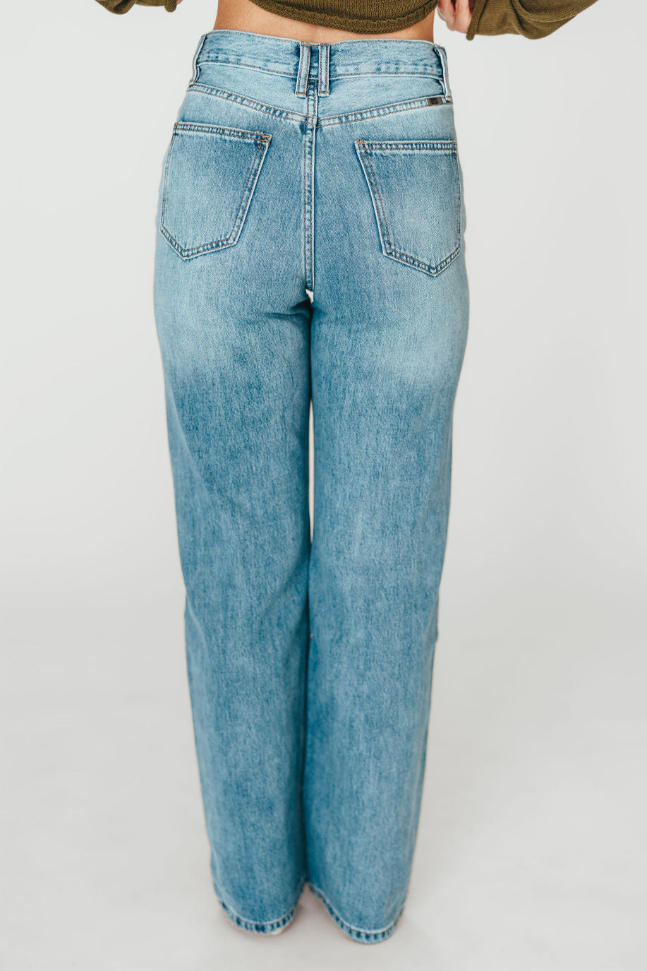 Tiffany 90s High-Rise Crisscross Waist Straight Jeans in Light Wash