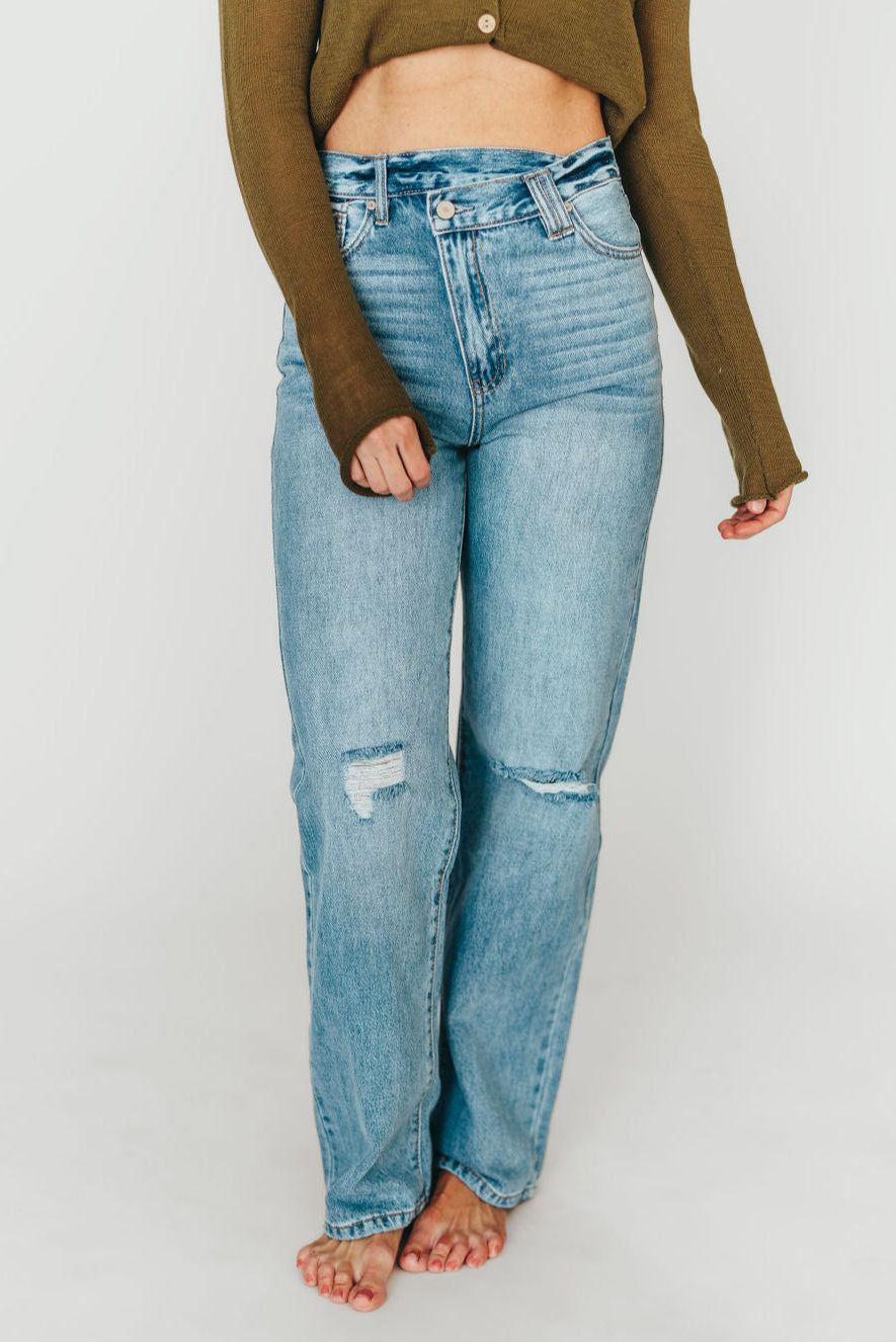 Tiffany 90s High-Rise Crisscross Waist Straight Jeans in Light Wash