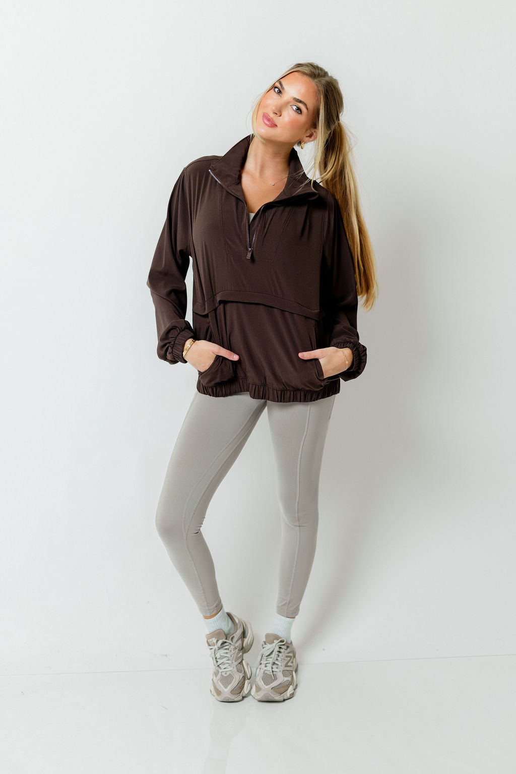 Atlas Crinkle Woven Quarter Zip Active Jacket in Espresso