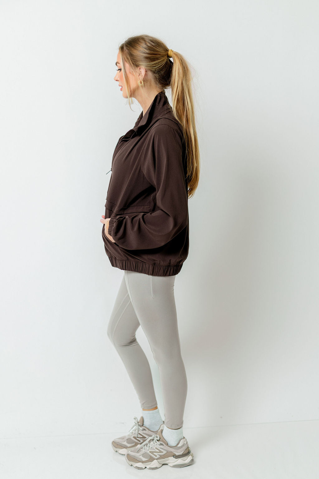 Atlas Crinkle Woven Quarter Zip Active Jacket in Espresso