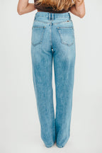 Tiffany 90s High-Rise Crisscross Waist Straight Jeans in Light Wash