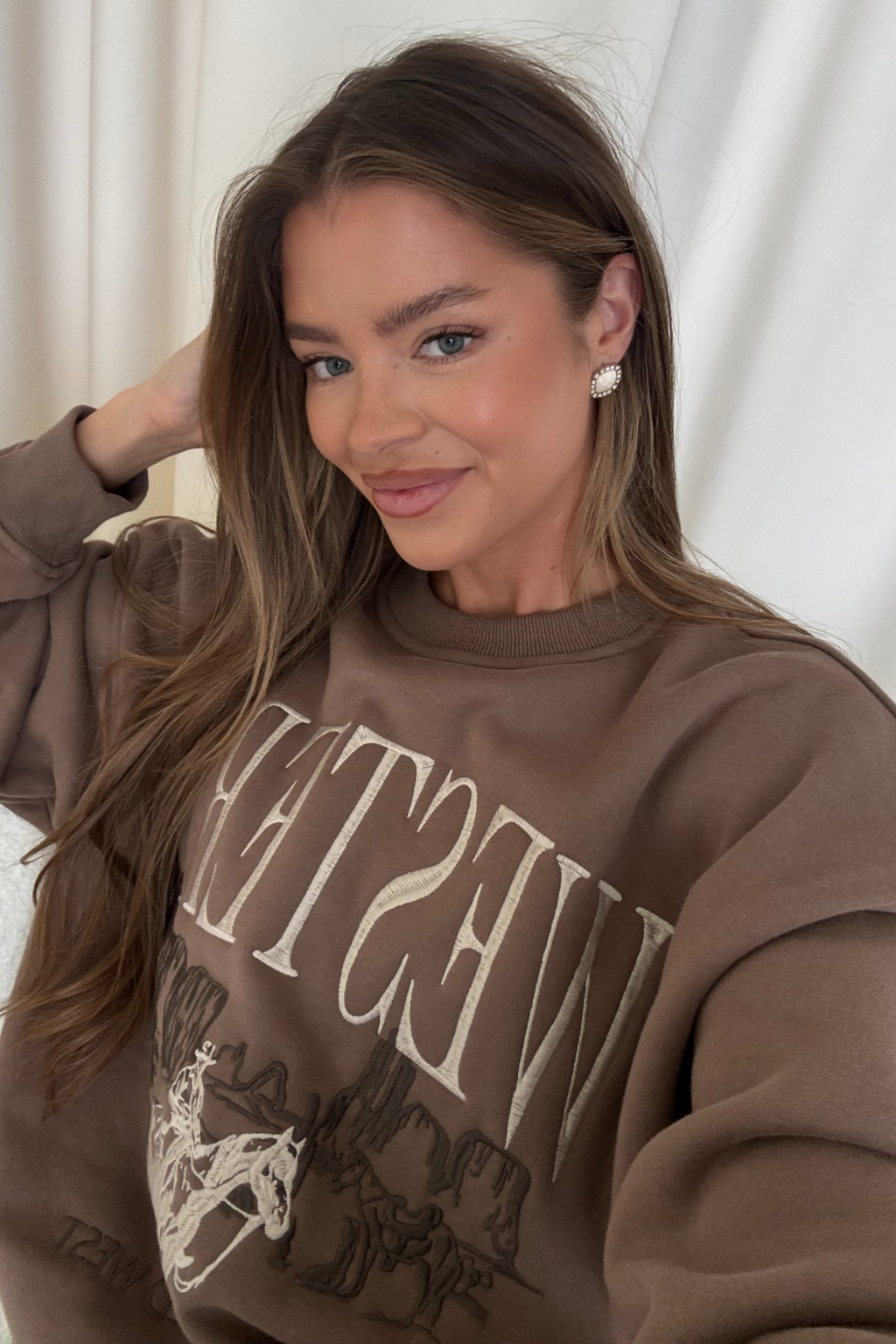 Walker Embroidered Crew Neck Sweatshirt in Mocha